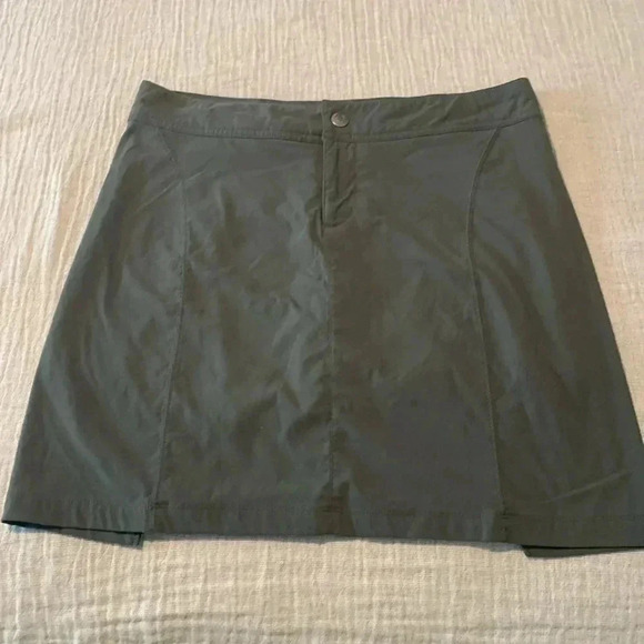 Columbia Dresses & Skirts - Gray Columbia skirt